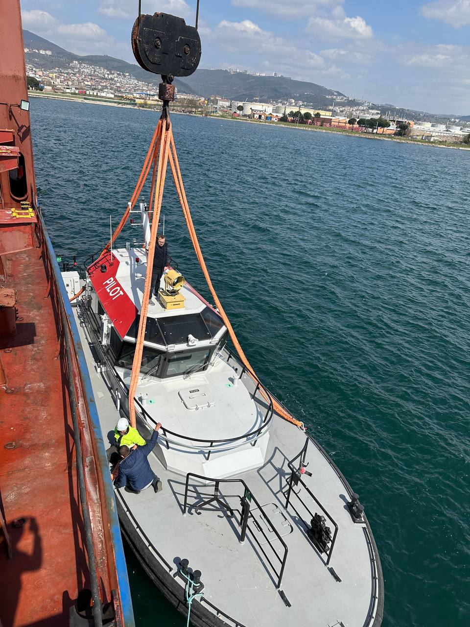 Tekne ve konteyner karma operasyon sahası